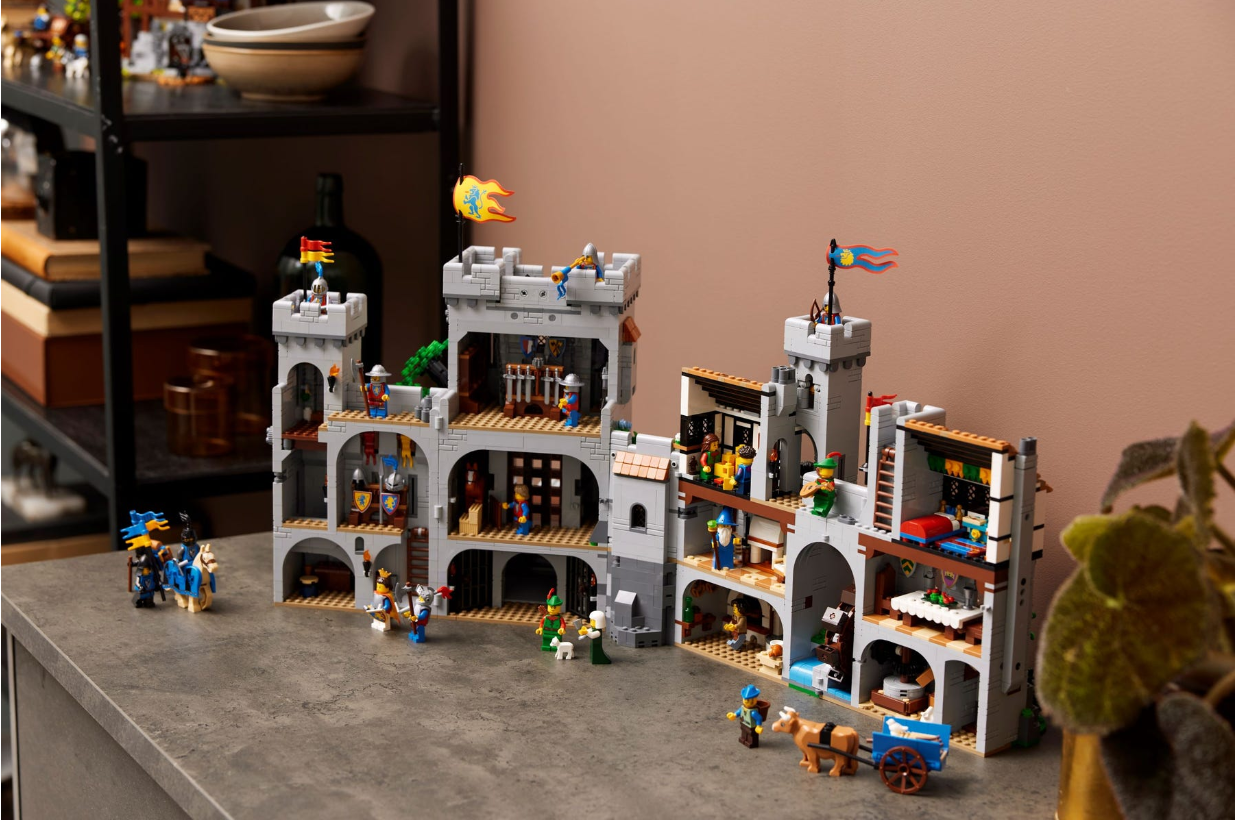 10305 LEGO® Icons Lion Knights’ Castle