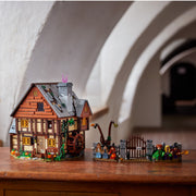 21341 LEGO® Ideas Disney Hocus Pocus: The Sanderson Sisters' Cottage