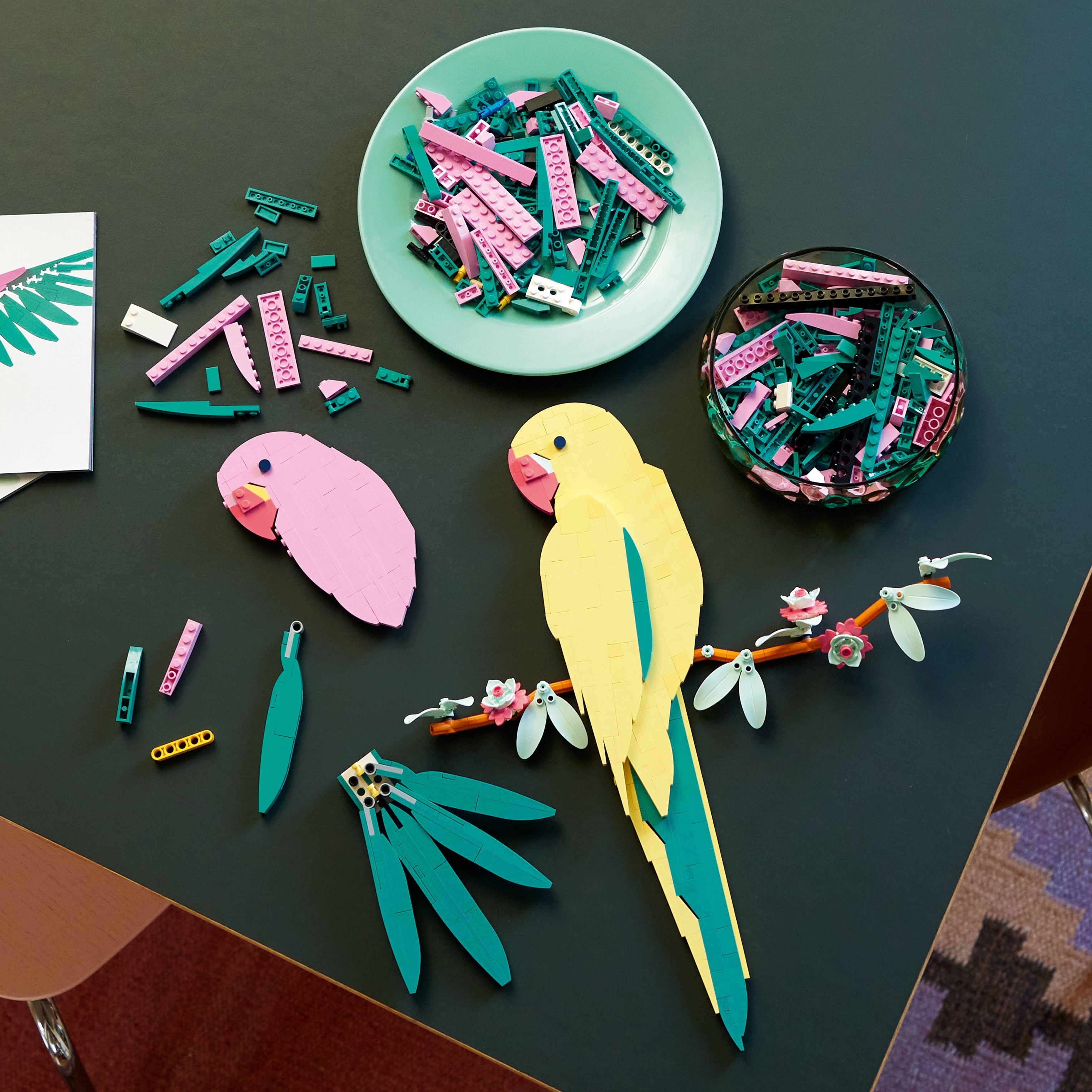 31211 The Fauna Collection – Macaw Parrots