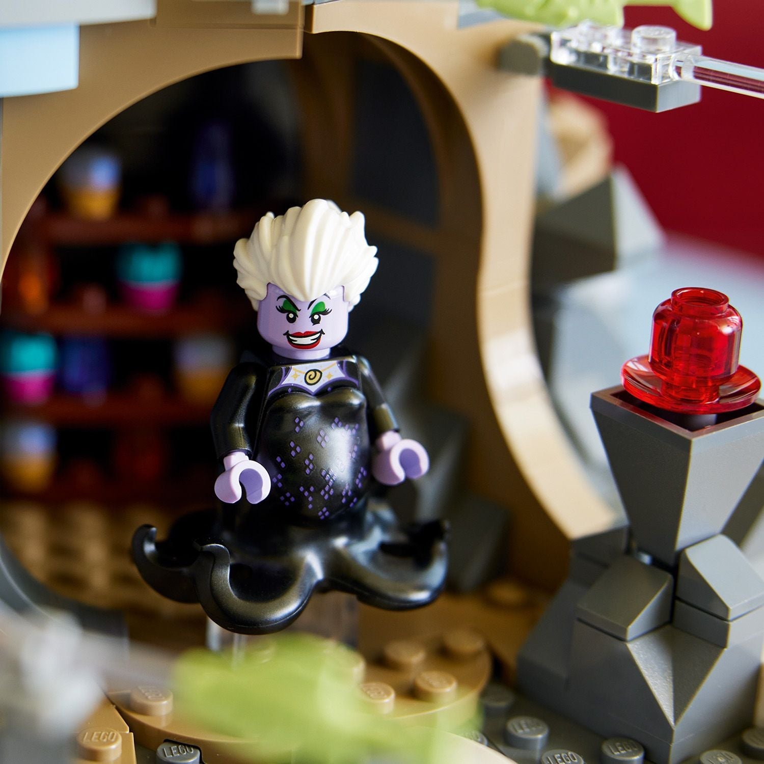 43225 The Little Mermaid Royal Clamshell