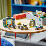 76272 The Batcave™ with Batman™, Batgirl™ and The Joker™