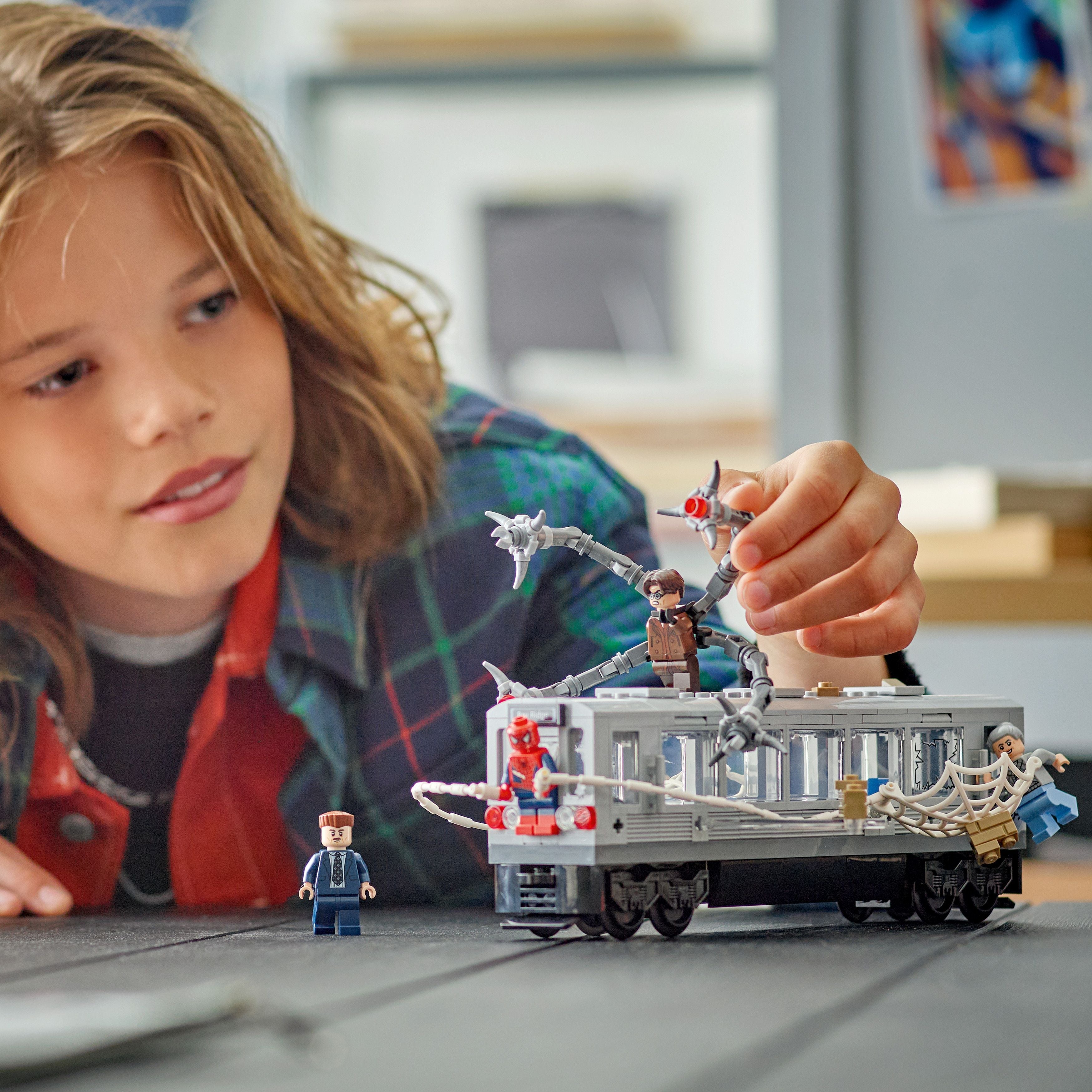 76321 Spider-Man Vs. Doc Ock Subway Train Scene